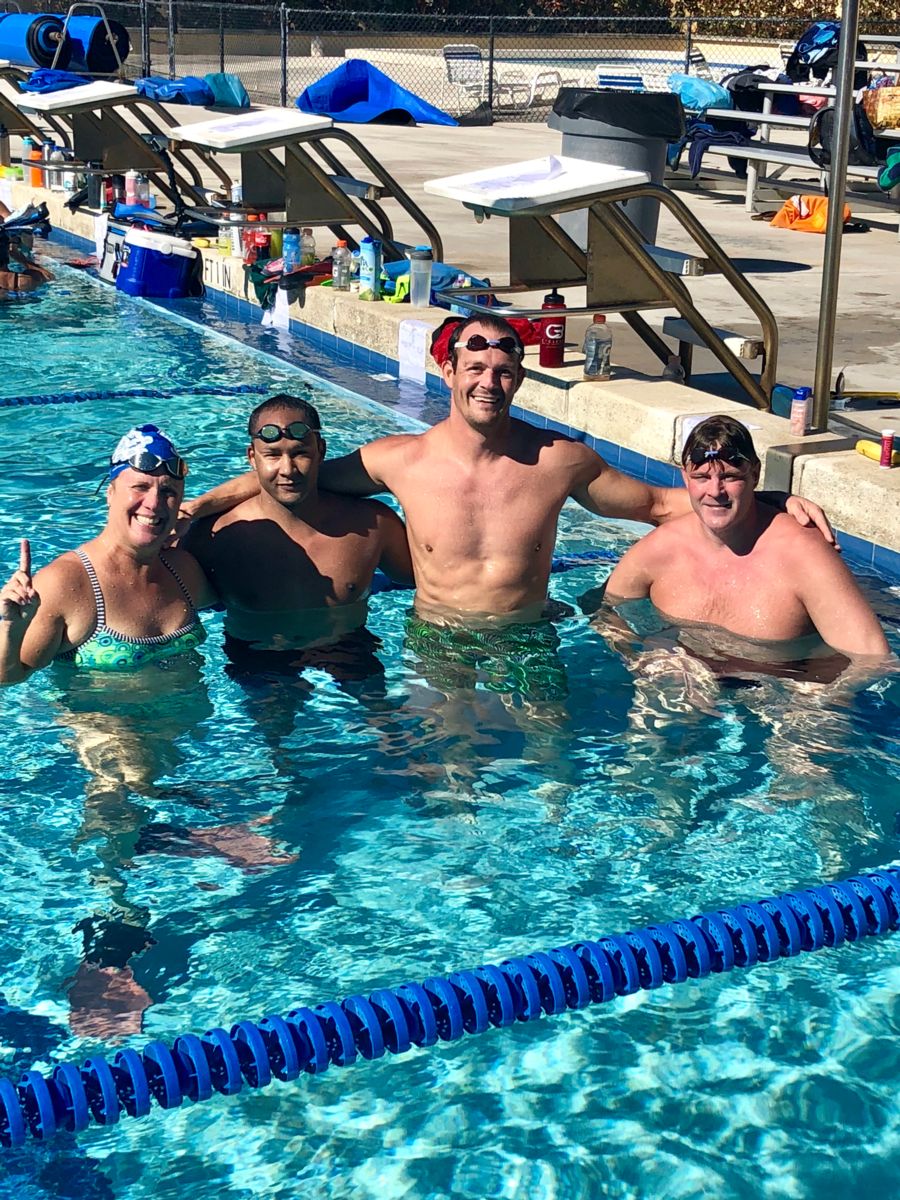 Swimmers counting laps during the 100 x 100s challenge
